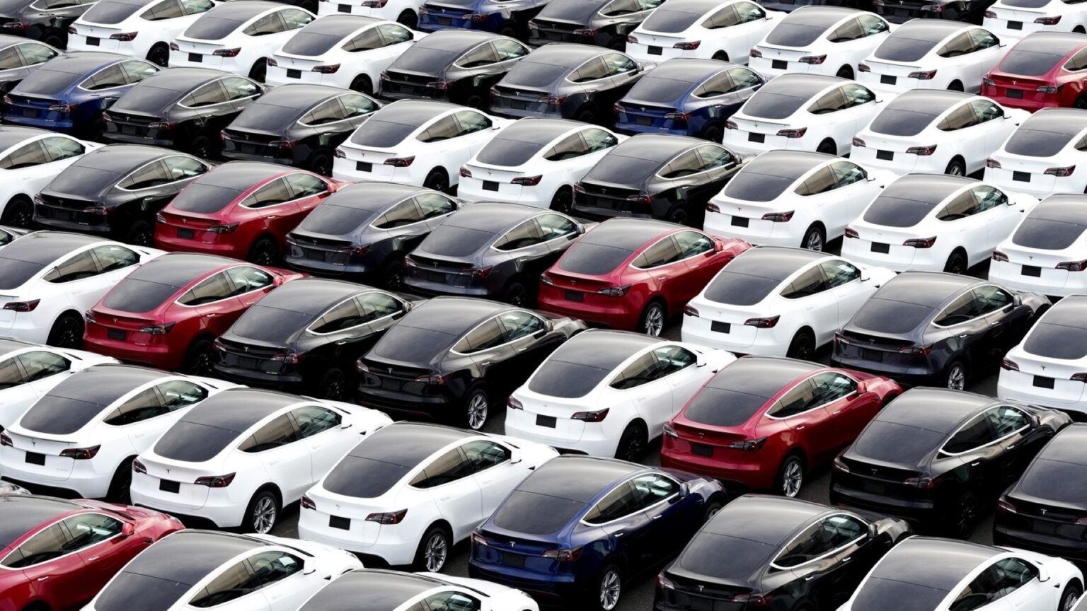 Dabar, labiau nei bet kuriuo kitu praėjusio šimtmečio laikotarpiu, yra pats įdomiausias metas pirkti automobilį. Plieniniai mūsų draugai tampa vis protingesni, saugesni ir dar visokie -esni.