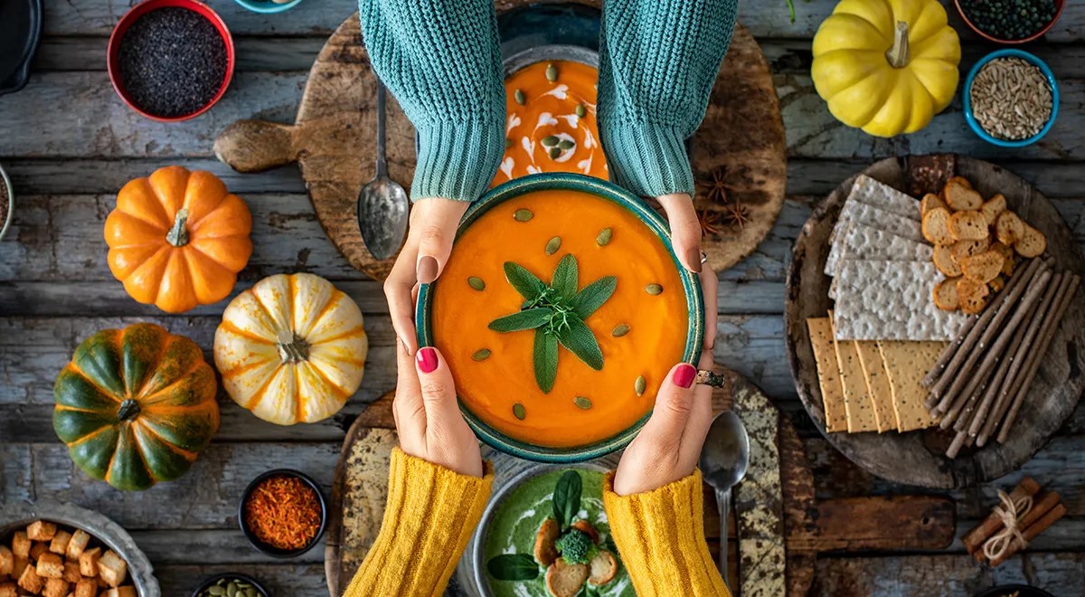 Orams žvarbstant vis dažniau norisi paskanauti ko nors karšto, sotaus, gal net pikantiško.