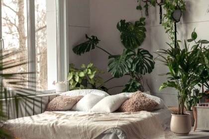 Visi žinome, jog gėlės namuose, – ar tai būtų puokštės, ar vazoniniai augalai, – daro aplinką jaukesnę ir sveikesnę.