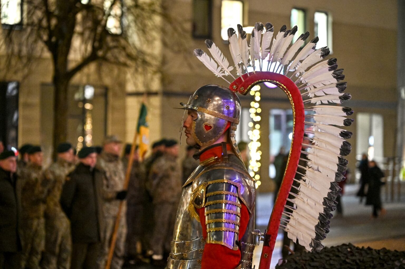 Panevėžyje Lietuvos kariuomenės Pėstininkų brigados „Geležinis vilkas“ Karaliaus Mindaugo husarų batalionas iškilmingai paminėjo 33-ąsias įkūrimo metines.