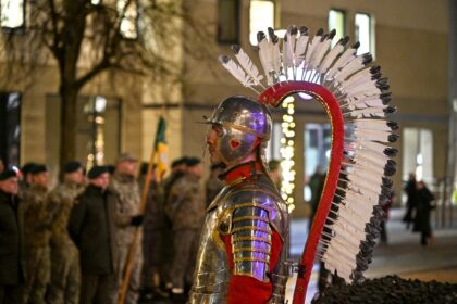 Panevėžyje Lietuvos kariuomenės Pėstininkų brigados „Geležinis vilkas“ Karaliaus Mindaugo husarų batalionas iškilmingai paminėjo 33-ąsias įkūrimo metines.