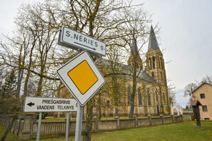 Gatvių pavadinimuose išsaugota poetės, sovietų kolaborante įvardijamos Salomėjos Nėries atminimas Lietuvoje kelia aistras.