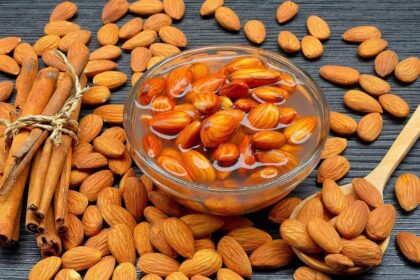 Ar tikrai vandenyje pabuvę migdolai naudingesni sveikatai už paprastus, specialistai turi savo nuomonę.