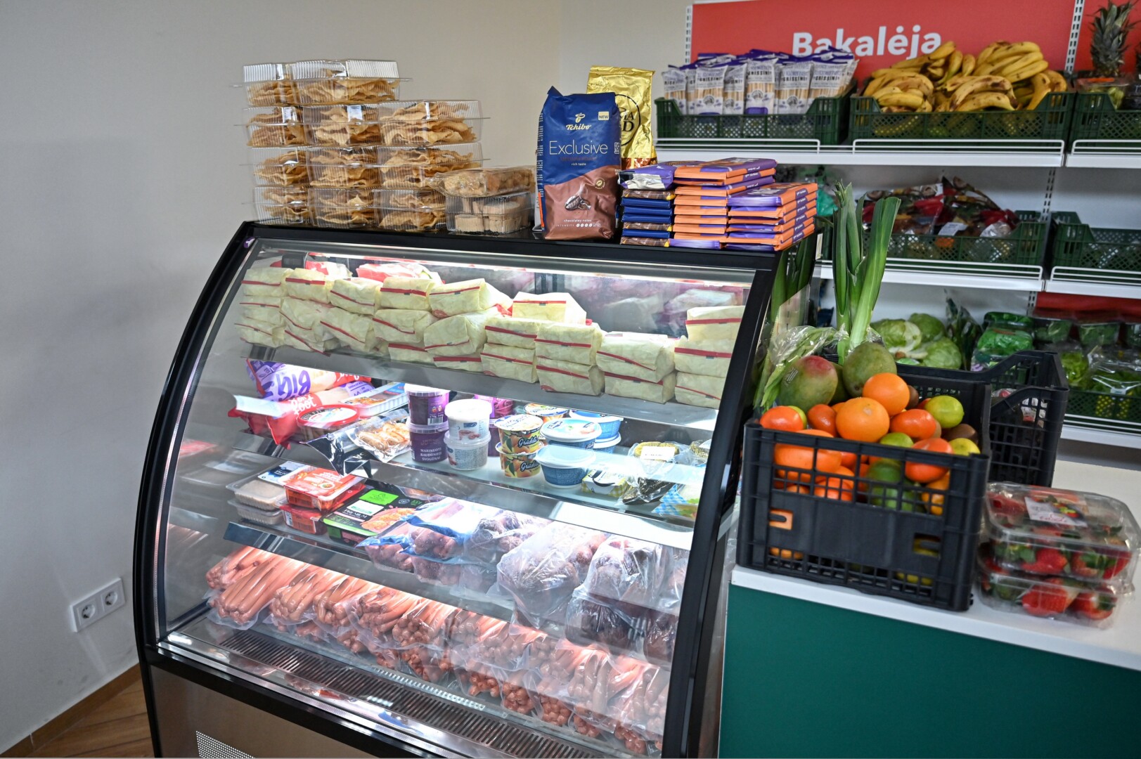 Iš kokio asortimento atiduotuvės lankytojai galės rinktis maisto produktus, dažnai yra loterija. Labiausiai prašoma mėsos ir pieno produktų, kurių pastaruoju metu prekybos centrai labai mažai atiduoda. G. KARTANO nuotr.