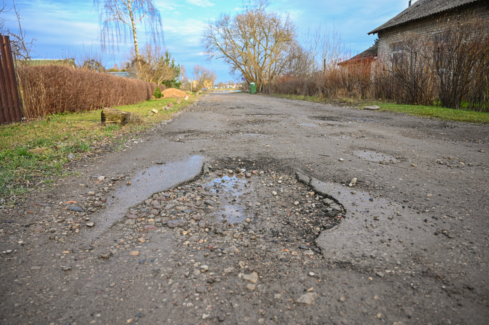 Marių gatvė šiuo metu turbūt yra viena iš labiausiai apgailėtinų Panevėžyje. P. ŽIDONIO nuotr. 