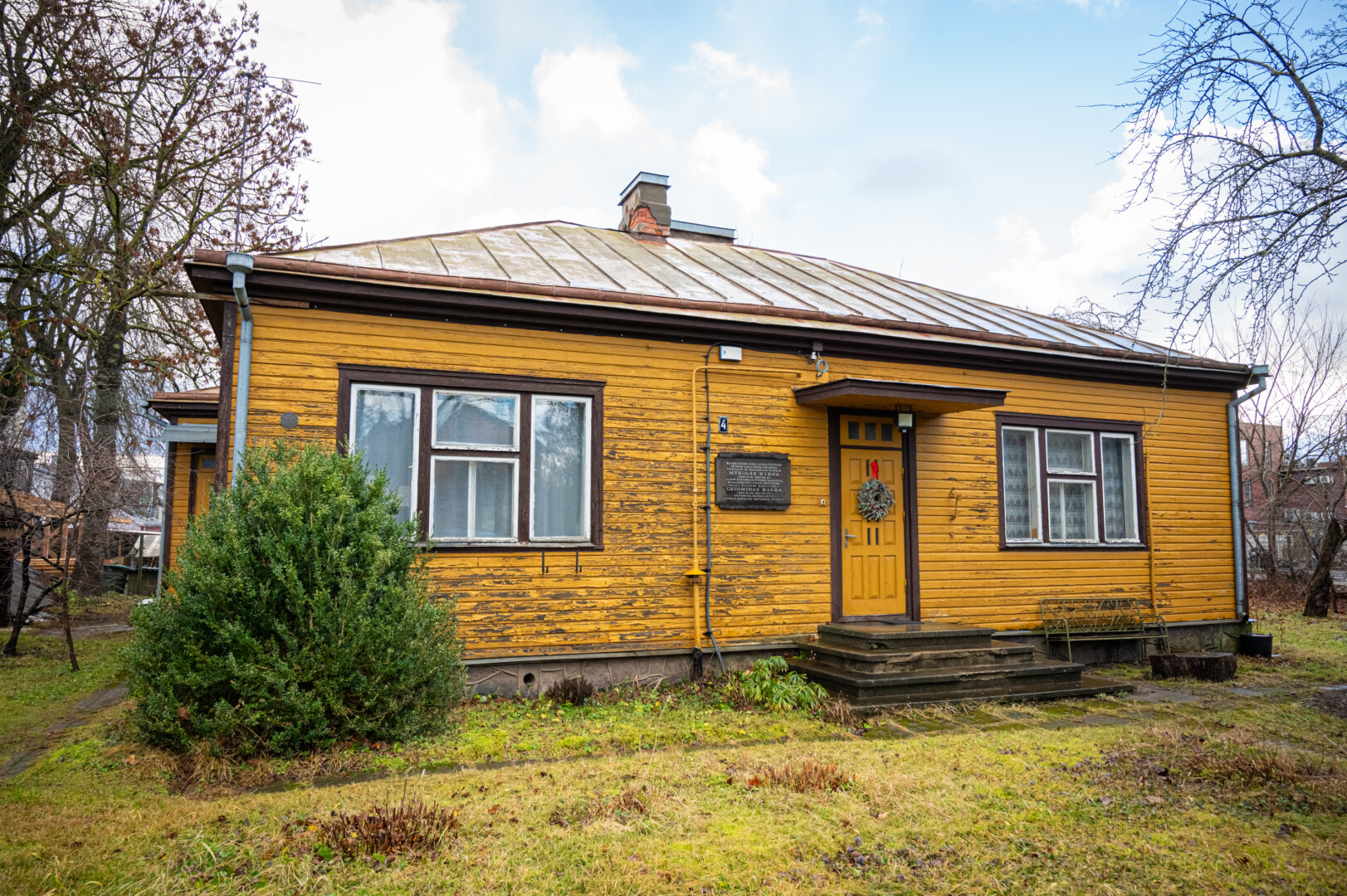 Nedaug tetrūko, kad kultūros veikėjų Karkų namas A. Smetonos gatvėje irgi būtų nušluotas „progreso“. P. ŽIDONIO nuotr.