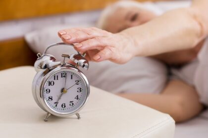 Taip, jeigu norite pagerinti savo gyvenimą, sako ekspertai, kartu guodžiantys, jog galima išmokti pradėti dieną penktą ryto.