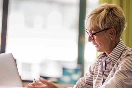 Seime gimė siūlymas naikinti 65 metų amžiaus ribą valstybės tarnautojams.