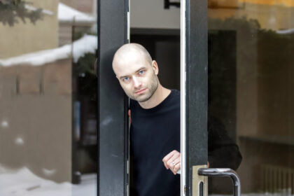 Beveik prieš penkerius metus J. Miltinio dramos teatro meno vadovu tapęs panevėžietis Aleksandras Špilevojus net nesibaigus sezonui nusprendė atsisveikinti su kolektyvu.