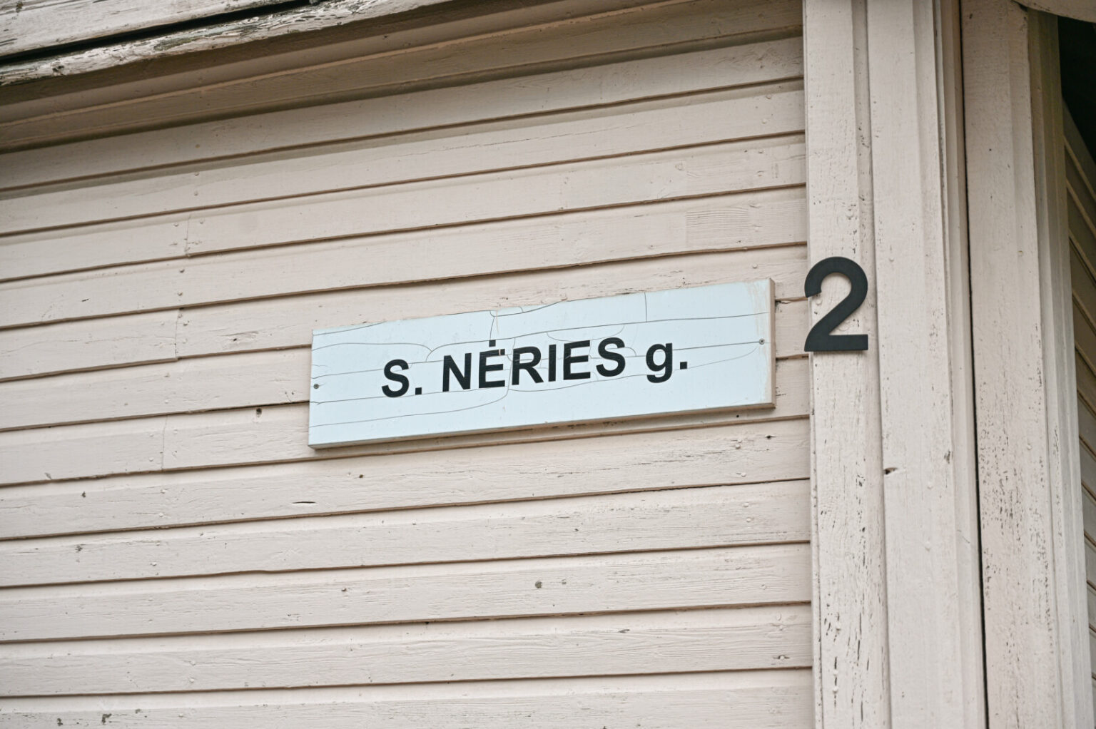 Gatvių pavadinimuose išsaugota poetės, sovietų kolaborante įvardijamos Salomėjos Nėries atminimas Lietuvoje kelia aistras.