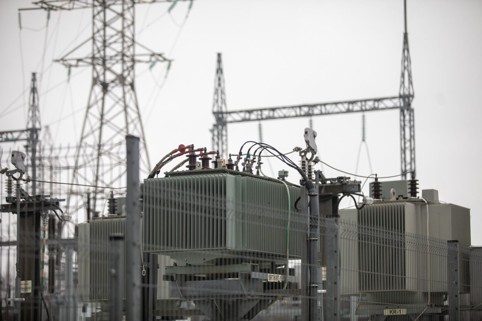 Sekmadienį, 14 val. 5 min. Baltijos šalys sinchronizavosi su kontinentinės Europos elektros tinklais, prieš tai šeštadienį ryte atsijungusios nuo Rusijos sistemos ir atlikusios bendrą izoliuoto darbo bandymą.