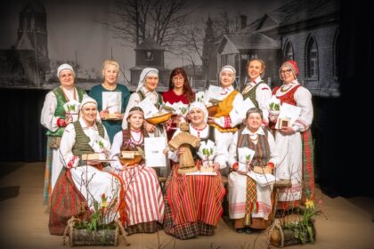 Spektaklyje atlikusi Petronės vaidmenį, o dar ir armonika užgrodavusi „Petronės polką“, buvusi Miežiškių kultūros centro darbuotoja Aldona Petrulaitienė ir pati Petrone pradėta vadinti.