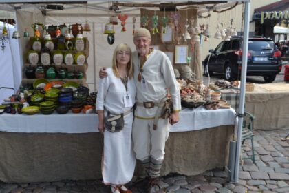 Sutuoktiniai Genutė ir Erikas Hincai iš Panevėžio rajono į puodininkystės amatą ėjo skirtingais keliais.