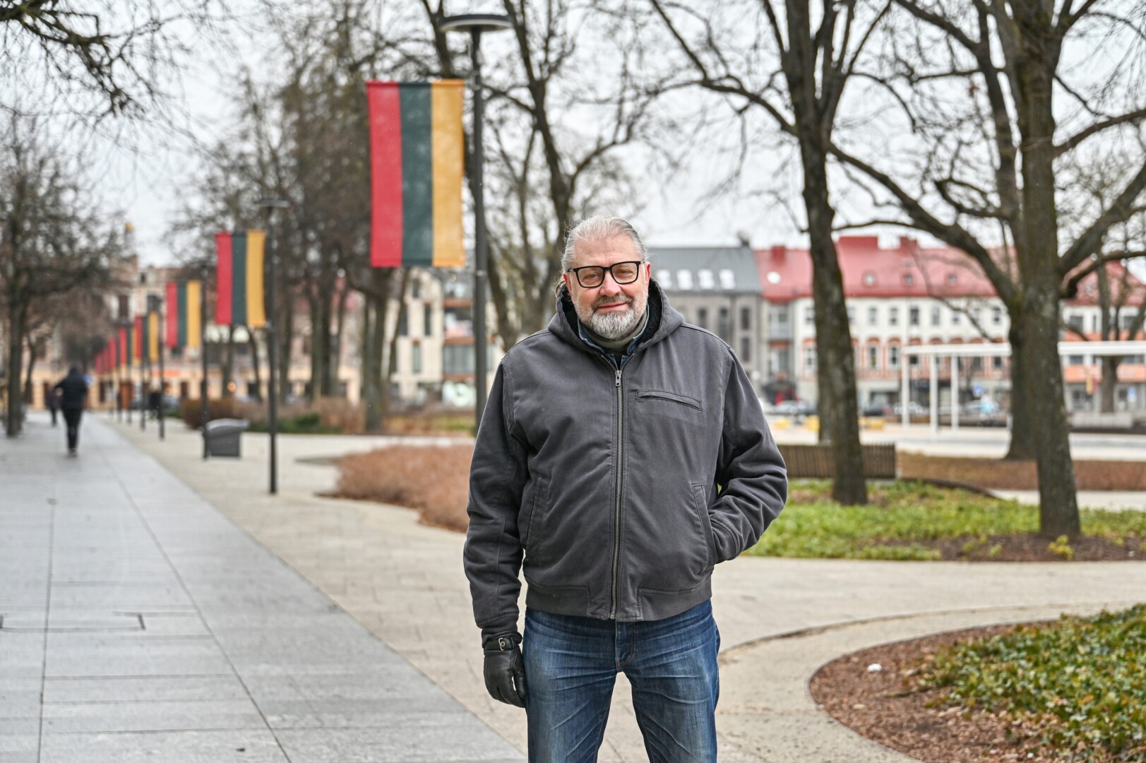 Rytis Račkauskas svarsto, kad 1990-aisiais tapti nepriklausomais atrodė kaip išlįsti pro adatos skylutę. Bet, anot tų istorinių įvykių liudininko, žmogus sukurtas šviesai, jis negali pulti į tamsą ir gyventi nevilty. G. KARTANO nuotr. 