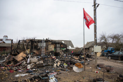 Darbščios, tvarkingos aštuonių vaikų šeimos užgyventą turtą ugnis sunaikino kone iki namo pamatų.
