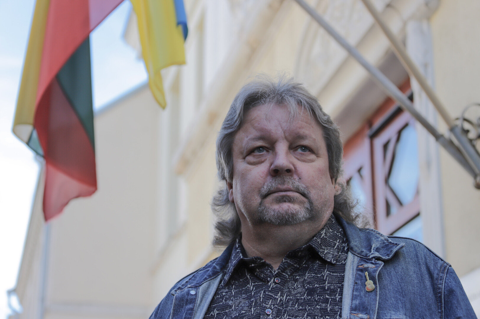 Pasak Arnoldo Simėno, kadangi SSRS turėjo demonstruoti, kad nepripažįsta Lietuvos nepriklausomybės, ir toliau Lietuvos deputatams, išrinktiems į sovietų parlamentą, siuntė atlyginimą – po 300 rublių kas mėnesį. Lietuviai sesijose ir kitokioje akivaizdžioje veikloje nedalyvavo, tačiau atsirado, kas tuos pinigus priimdavo, tarsi pripažintų, kad dirba svetimai valstybei. I. STULGAITĖS-KRIUKIENĖS nuotr.