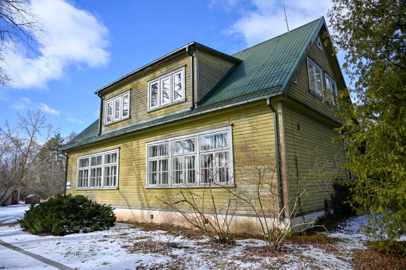 Beveik keturios dešimtys sutrikusio intelekto ar psichikos negalią turinčių Panevėžio rajono gyventojų po metų kitų turėtų įsikraustyti ir naujus, dažais dar kvepiančius būstus.