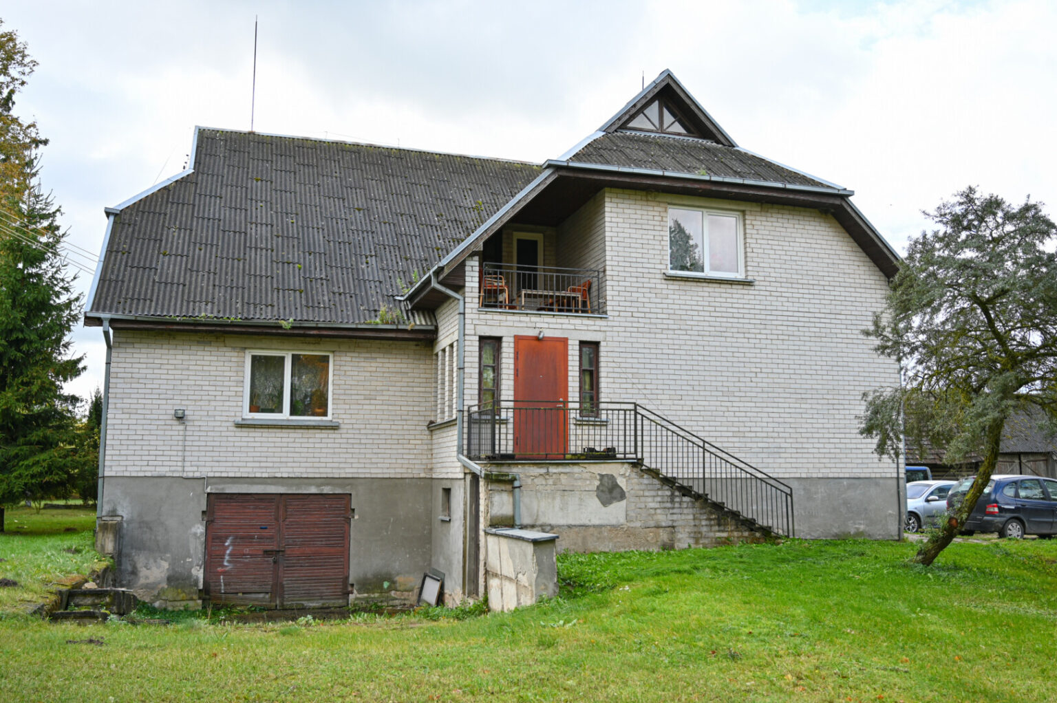 Elektroniniame aukcione, numatytame birželio viduryje, bus parduodamas baisius nusikaltimus slėpęs namas.