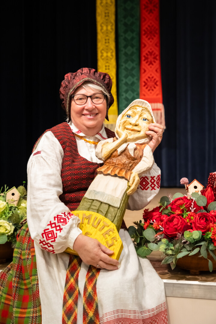 Raguvių tarme prabilusi Jolanta Karaliūnienė šiemet išrinkta Panevėžio rajono pasakotojų pasakotoja. G. LUKOŠEVIČIAUS nuotr. 