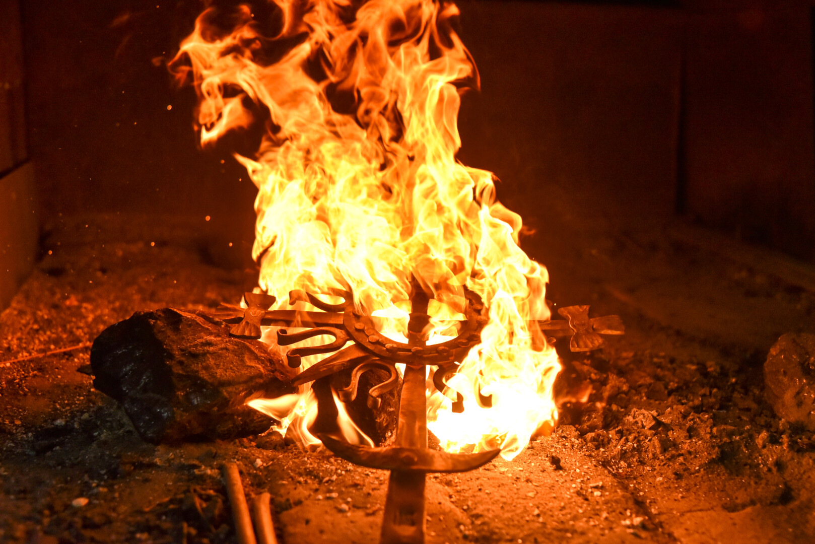 Saulius Kronis pamena net virgulėmis buvęs patikrintas, ar kalvystei tinkamas. P. ŽIDONIO nuotr.