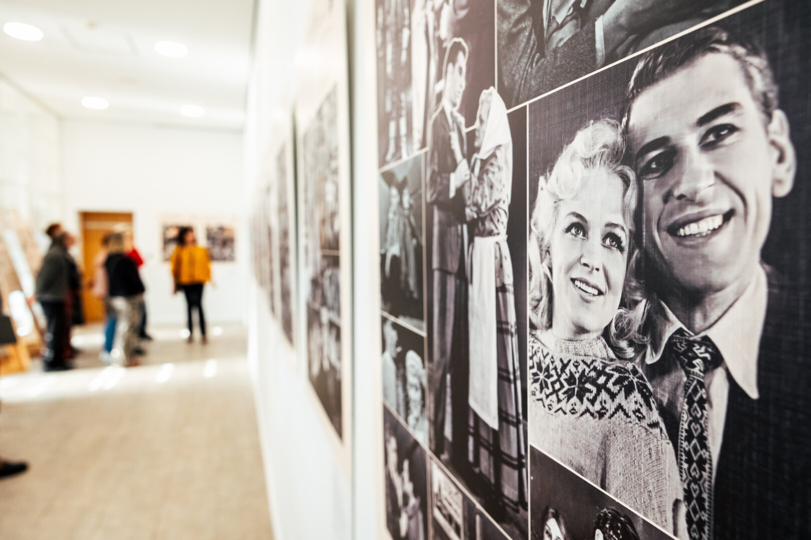 Paroda „Vytautas Tomkus – aktorius, fotografas, dailininkas“ nėra apie vieną ryškią, talentingą, stipriai ir karštai degusią asmenybę. Tai pasakojimas apie visą jų kartą ir aną laiką, gyvenimą nuo sunkaus pokario iki sudėtingos šiandienos. G. LUKOŠEVIČIAUS nuotr.