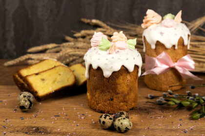 Tradicinio Velykų pyrago kepimas – rimta užduotis net įgudusioms šeimininkėms ir šeimininkams.