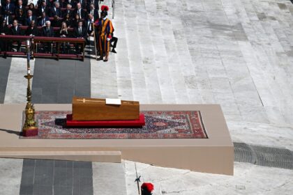 Šeštadienį Vatikane vyko popiežiaus Pranciškaus laidotuvių ceremonija.
