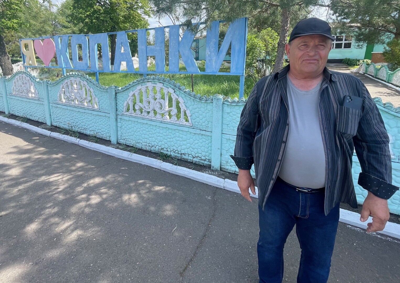 1.Kopankų kaimo seniūnaitis 67 metų Olegas Čumakas viliasi, kad šiame krašte pagaliau verslas pradės išgauti litį ir kaimas atsigaus. E. BUTRIMO nuotr.