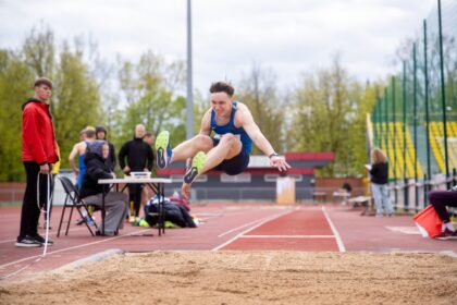 Panevėžio sporto centro lengvaatlečiai ir vėl džiugina savo pasiekimais – praėjusią savaitę sudalyvauta trejose varžybose, iš kurių į Panevėžį parvežta net aštuoniolika visų spalvų medalių.