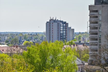 Kai kuriems gyventojams plačiau pinigines teks atverti ne tik dėl planuojamo nekilnojamojo turto mokesčio, bet ir nuo šių metų liepos 1-osios kone tris kartus kylančių minimalių kaupiamųjų lėšų, renkamų daugiabučio remonto darbams.