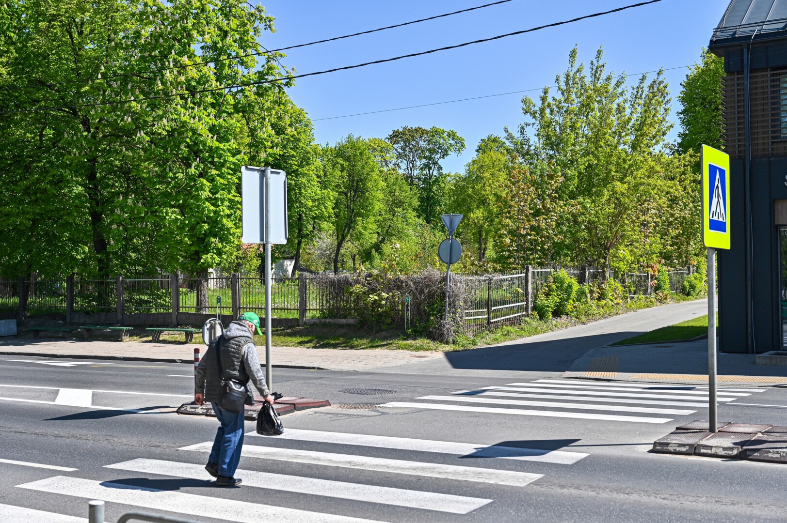 Respublikinė Panevėžio ligoninė kreipėsi į Savivaldybę siūlydama kitoje Smėlynės gatvės pusėje kartu su automobilių stovėjimo aikštele įrengti ir vietą nusileisti sraigtasparniams. G. KARTANO nuotr.