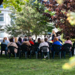 Trimis susitikimais skirtingose erdvėse – Juozo Miltinio gimnazijoje, Lietuvos audiosensorinės bibliotekos Panevėžio filiale ir skverelyje prie Panevėžio apskrities Gabrielės Petkevičaitės-Bitės viešosios bibliotekos – skirtingoms publikoms Aukštaitijos sostinėje pralėkė 61-asis tarptautinis festivalis „Poezijos pavasaris“.