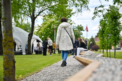 Panevėžyje, Šermukšnių gatvėje, atidarytas skveras, skirtas vienam žymiausių Lietuvos mąstytojų – filosofui, eseistui, miesto Garbės piliečiui Arvydui Šliogeriui (1944–2019).