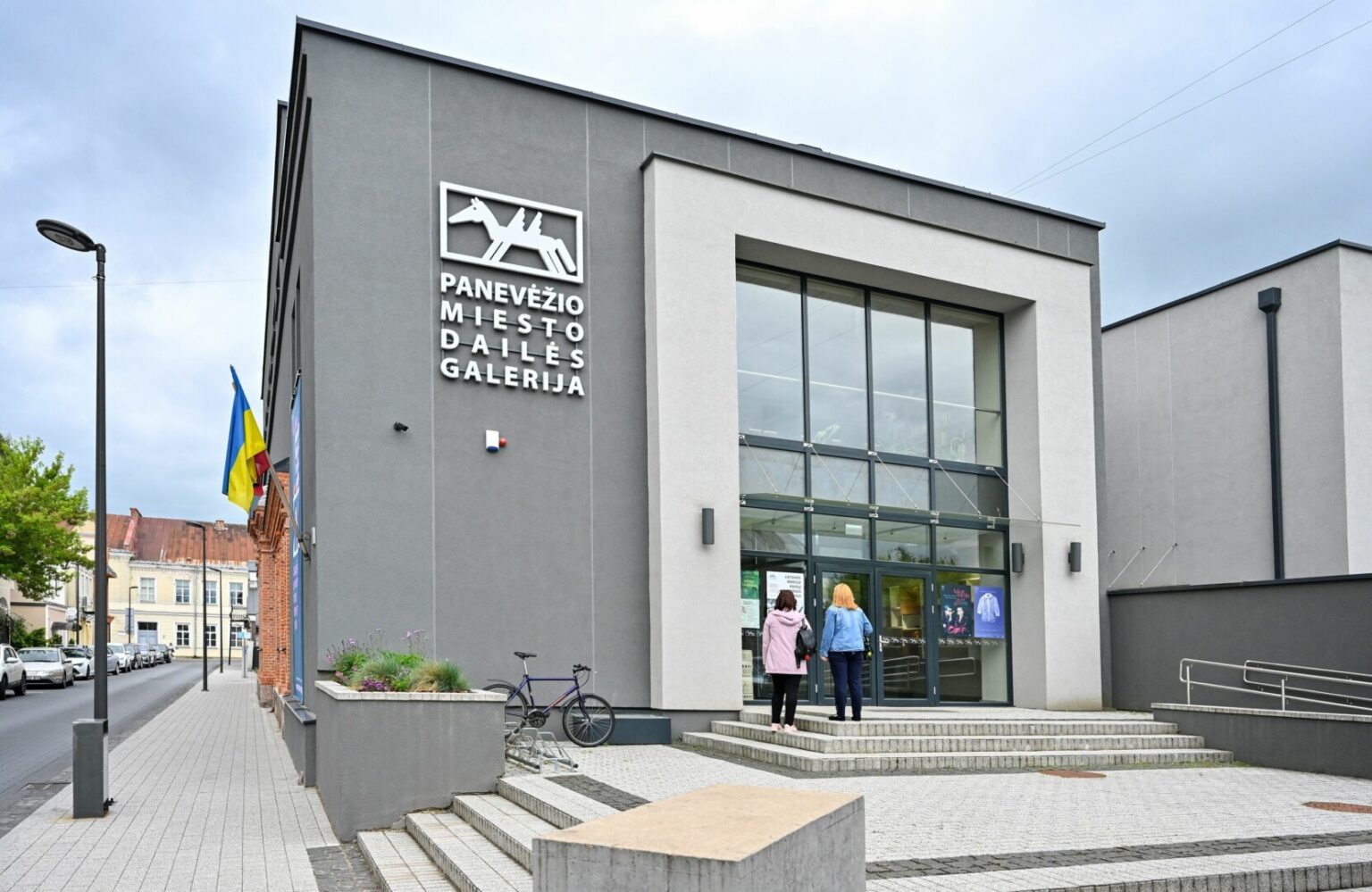 Pirmaisiais Lietuvos nepriklausomybės atkūrimo metais istoriniame pastate miesto centre įkurta Panevėžio dailės galerija šiandien skaičiuoja jau 35-uosius gyvavimo metus.