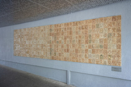 Panevėžio Laisvės aikštę su Klaipėdos gatve jungiančiame tunelyje didėja prieš porą metų pradėta kurti bendra panevėžiečių nuotrauka – keraminis pano.