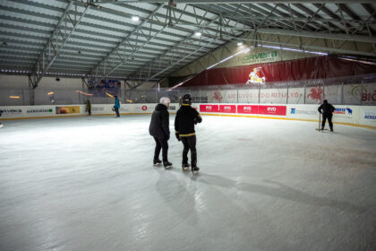 Po ilgos pertraukos žiemą vėl veikusi Panevėžio ledo arena sulaukė ne tik daugybės lankytojų, bet ir Specialiųjų tyrimų tarnybos (STT) susidomėjimo.