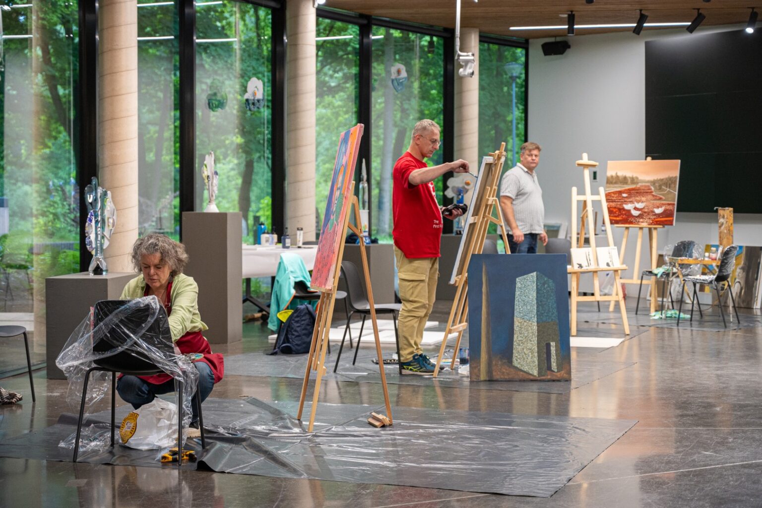 Panevėžyje beveik dvi savaites kūrybinio įkvėpimo semsis dešimt Lietuvos ir užsienio dailininkų. Aukštaitijos sostinėje startavo tarptautinis jau 23-iasias tapybos pleneras.