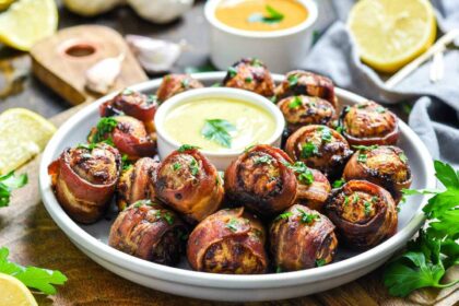 Šviežiomis bulvėmis su šonine – arba lašinukais – gal nieko ir nenustebinsite, bet kad labai skaniai pavaišinsite, šitai mes galime garantuoti!