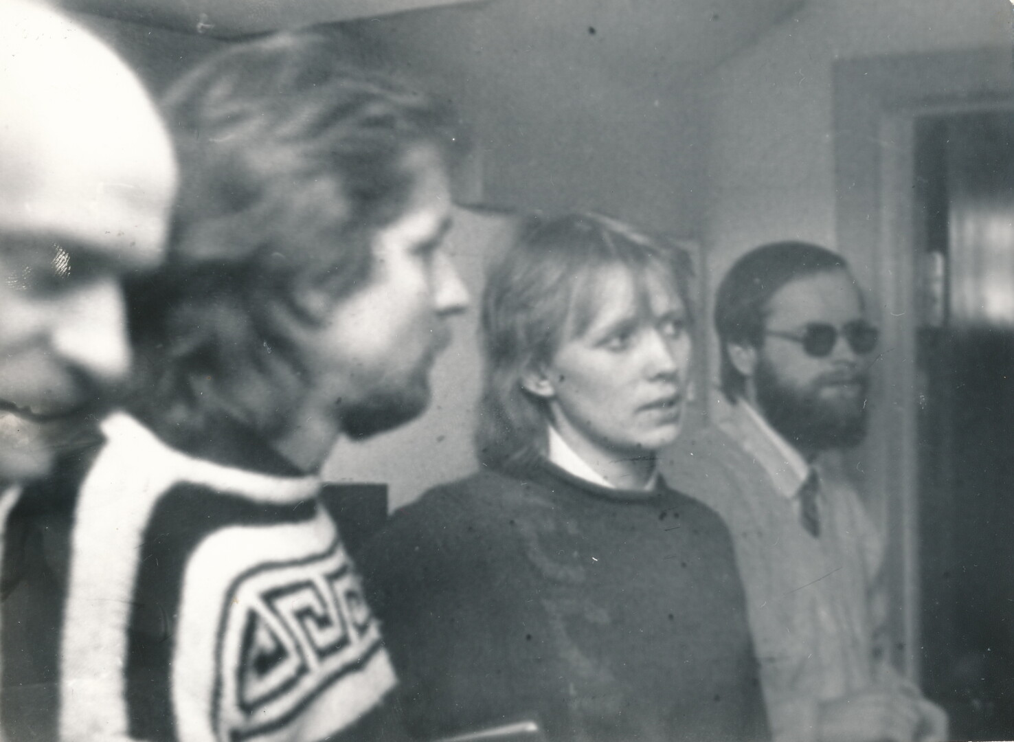 Sąjūdiečiai buvusioje Jono Čergelio kino studijoje tuomet „Ekrano“ kultūros rūmuose, dabar – Panevėžio kultūros centre. Iš kairės Artūras Gertus, Arnoldas Simėnas, Nomeda Simėnienė, Gintas Diržys. N. SIMĖNIENĖS asmeninio albumo nuotr.