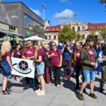 Minint Pasaulinę fotografijos dieną, rugpjūčio 19-ąją Panevėžio centras virto gyva meno scena – nuo Laisvės aikštės iki Skaistakalnio parko supamo kūrybiškumo centro „Pragiedruliai“ nusidriekė spalvinga fotografų eisena.