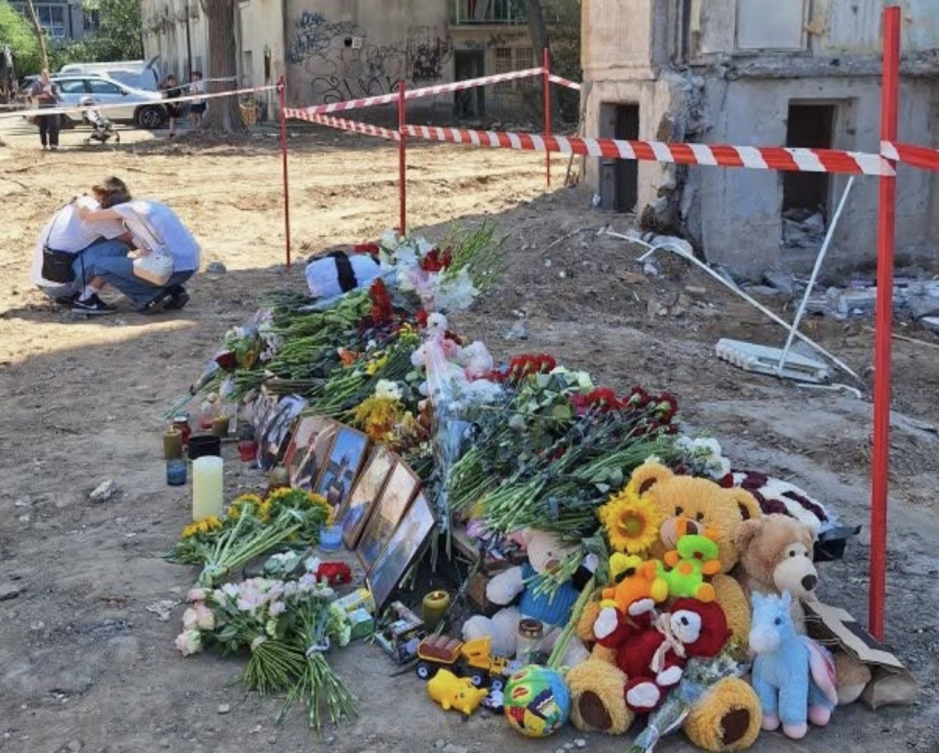 Lyginant gyventojų ir teikiamos paramos kiekį, Lietuva yra viena labiausiai Ukrainai padedančių šalių. Dar daugiau paramos siunčia Estija, nedaug nuo Lietuvos atsilieka kaimyninė Latvija.