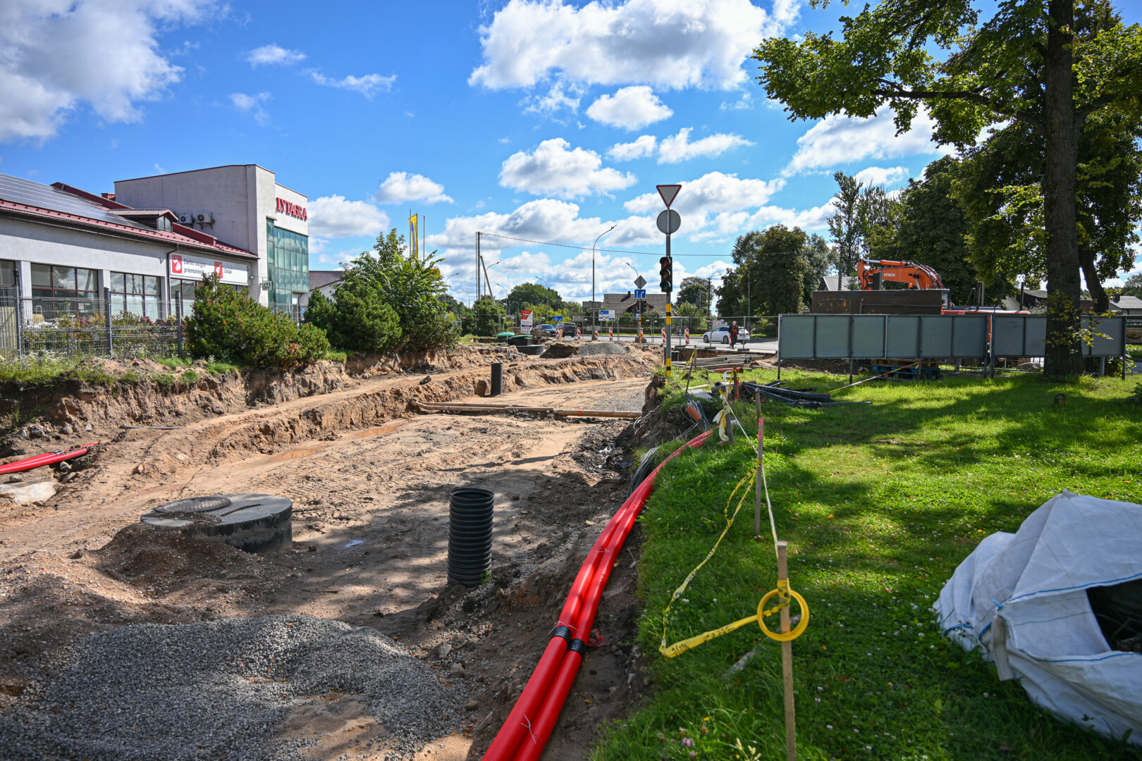 Pušaloto gatvės atkarpos tvarkymo darbai neplanuotai užsitęsė bent porą mėnesių. P. ŽIDONIO nuotr.