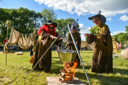 Raguvos kraštas nuo seno garsėja senųjų burtų ir prietarų tradicijų saugotojais.