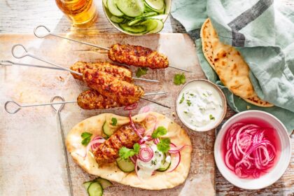 Kebabais galima vadinti bet kokią ant iešmo iškeptą mėsą. Tačiau kai mėsa naudojama malta, prisideda smagiai skambantis žodelis „liulia“.