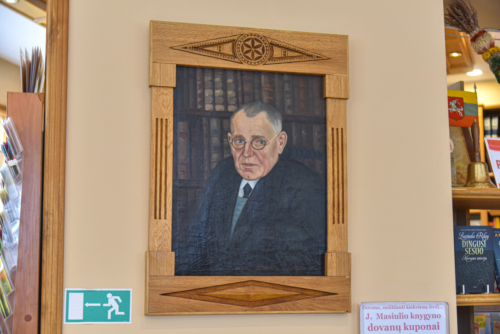 Knygyne kabo dar prieškariu nežinomo dailininko nutapytas Juozo Masiulio atvaizdas. Jį šeima pasiėmė 1944 metais pasitraukdama į Vakarus. P. ŽIDONIO nuotr.