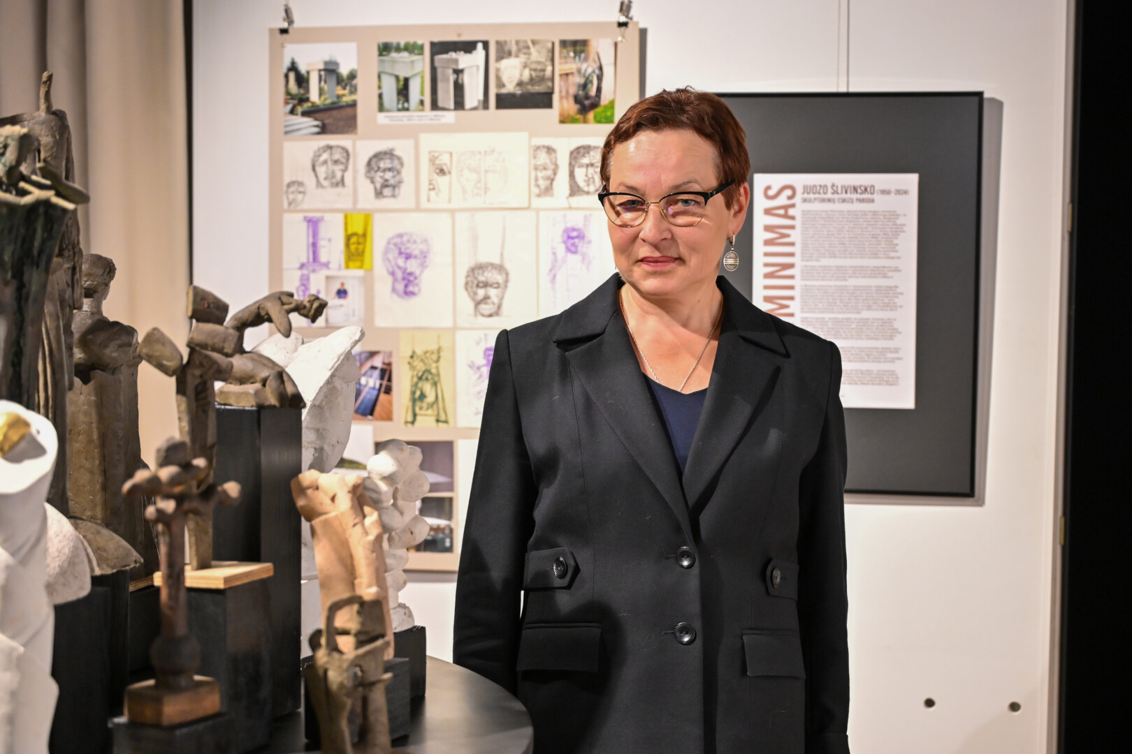 Angelės Mikelinskaitės teigimu, Juozo Šlivinsko eskizų paroda byloja ir apie atminimą vietos bei išskirtinės asmenybės – Juozo Miltinio, su kuriuo skulptorių siejo artimi ryšiai. P. ŽIDONIO nuotr.