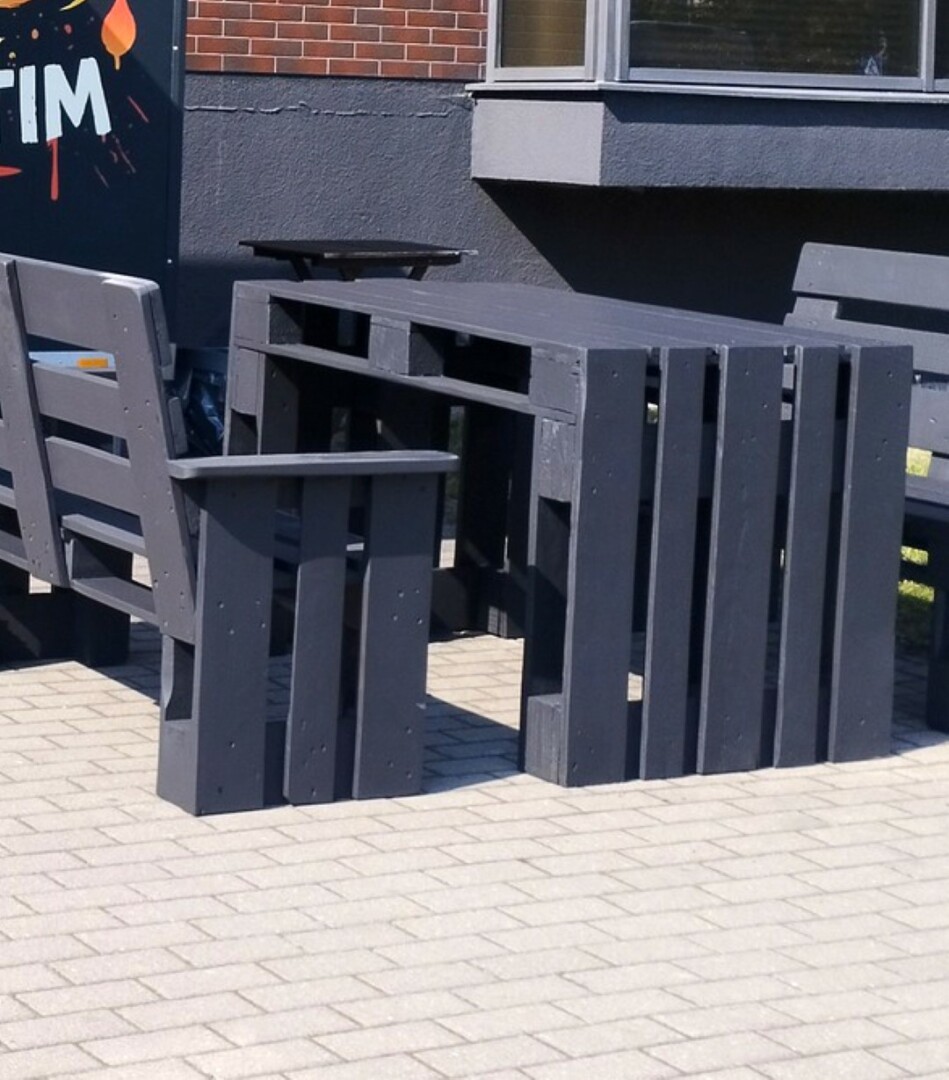 Panevėžyje kebabų kioskelį atidarę ukrainiečiai iš karto sulaukė panevėžiečių pamokos dėl rusiško pavadinimo, nukopijuoto nuo vieno picerijų tinklo, veikiančio rusijoje ir Baltarusijoje.