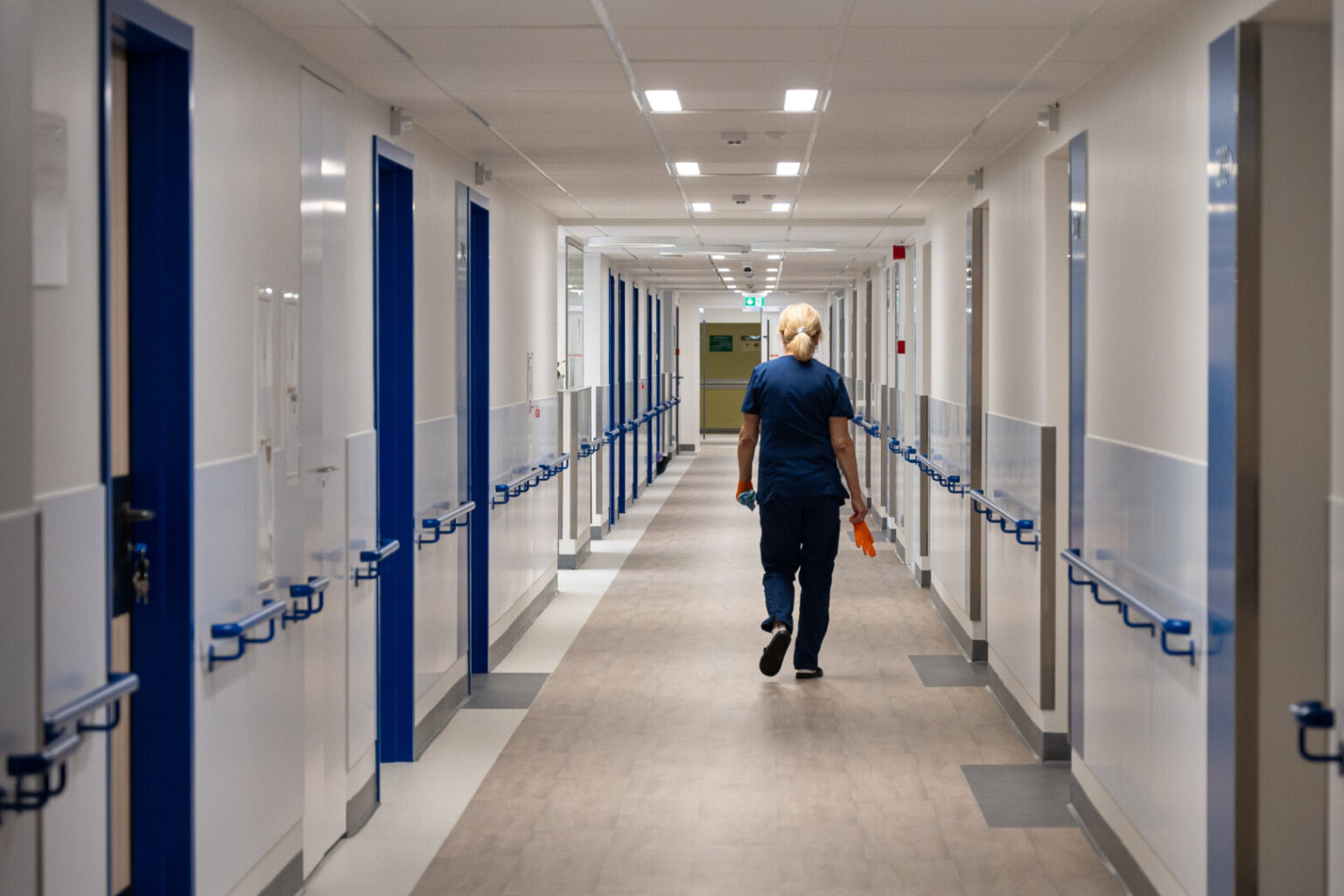 Po vasaros atostogų vaikams sugrįžus į darželius ir mokyklas, o suaugusiesiems į darbus ir įprastines savo veiklas, vėl daugėja COVID-19 atvejų.