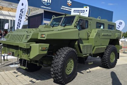 Lenkijoje šią savaitę vykstančioje tarptautinėje gynybos pramonės parodoje pristatytas pirmasis Lietuvoje, Panevėžyje pagamintas karinis šarvuotis „TAURUS 4-1“.