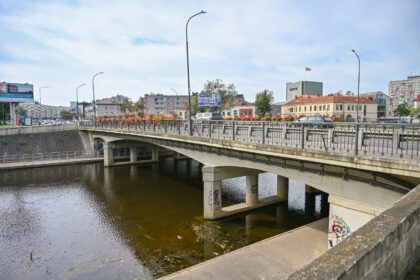 Rugsėjis vairuotojams atnešė išbandymų spūstimis.